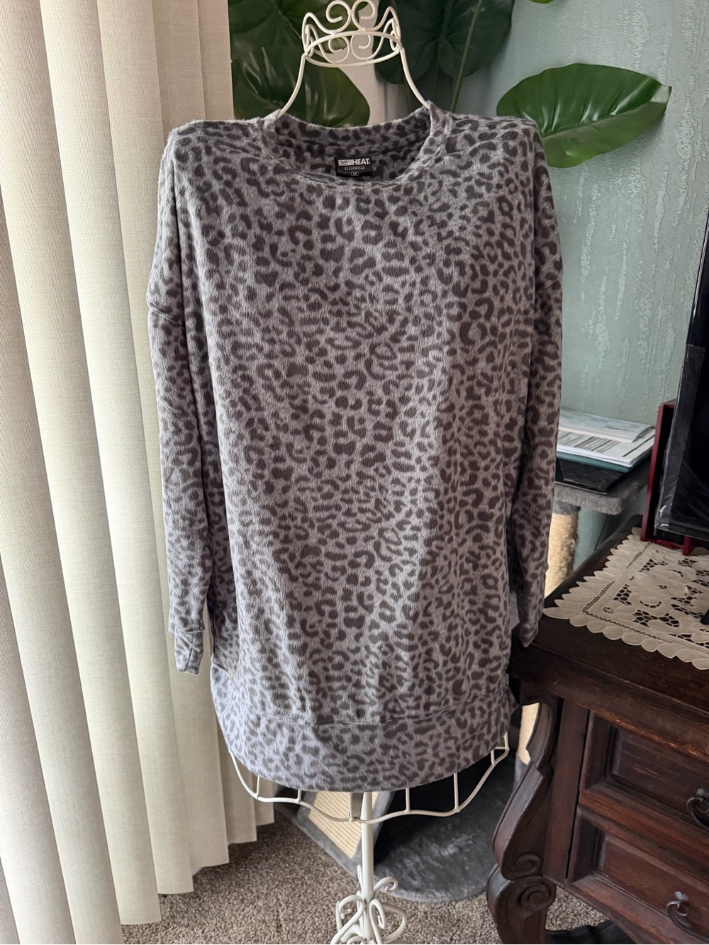 Cozychic Gray Leopard Print Long Sleeve Lounge Top Large